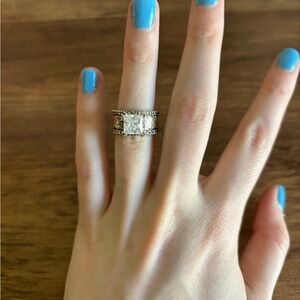 Radiant Silver Ring with Sparkling Gemstone